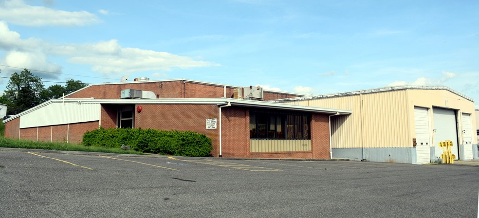 More Photos Of 345 E Marshall St, Wytheville Manufacturing For Lease