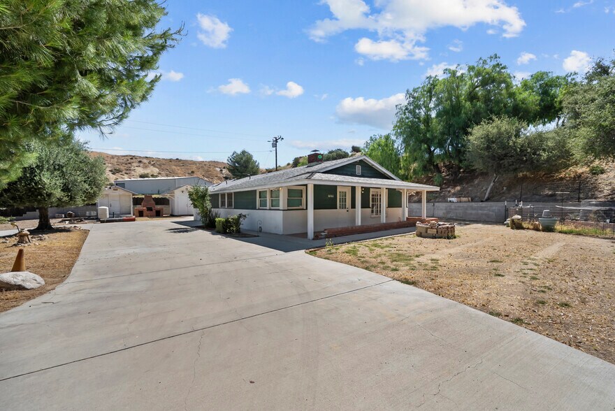 More Photos Of 16166 Sierra Hwy, Santa Clarita Land For Lease