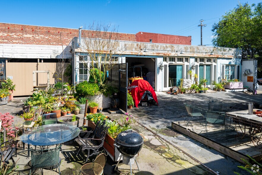 More Photos Of 1200 24th St, Oakland Warehouse For Sale