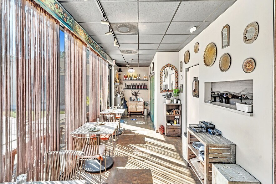 More Photos Of 20-30 NW 34th St, Miami Storefront Retail Office For Lease