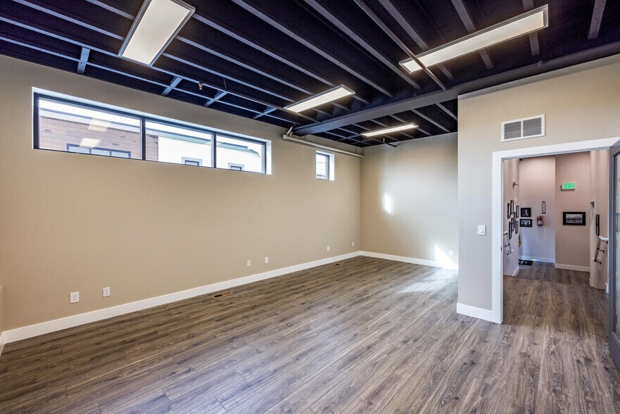 More Photos Of 4554 Forestdale Dr, Park City Showroom For Sale