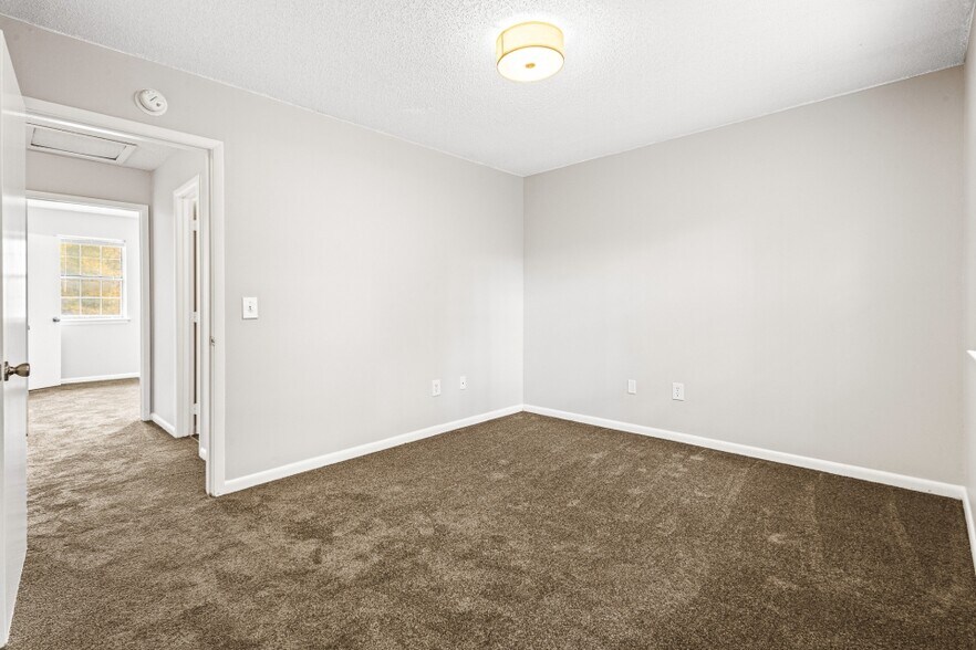 More Photos Of 82 Berry Dr, Newnan Apartments For Sale