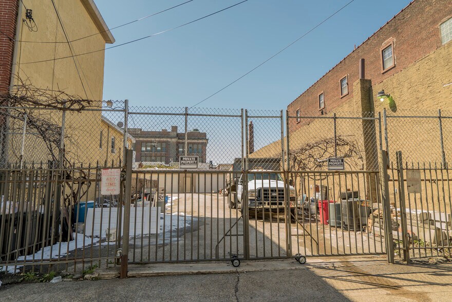 More Photos Of , Philadelphia Unknown For Sale