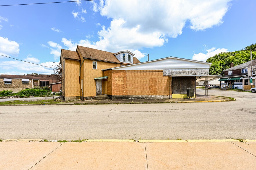 More Photos Of 537 S 5th St, Jeannette Freestanding For Sale