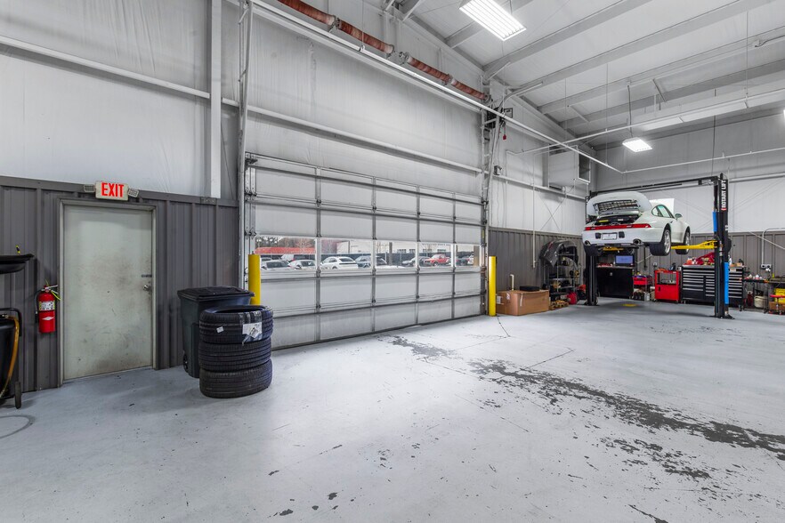 More Photos Of 5385 N I 55 St, Jackson Auto Dealership For Sale