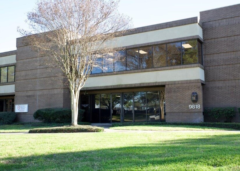 More Photos Of 9818 Whithorn Dr, Houston Office For Sale