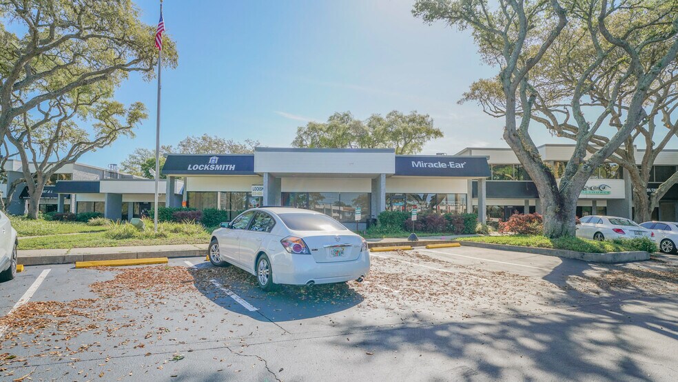More Photos Of 10915-11009 N 56th St, Tampa Storefront Retail Office For Lease