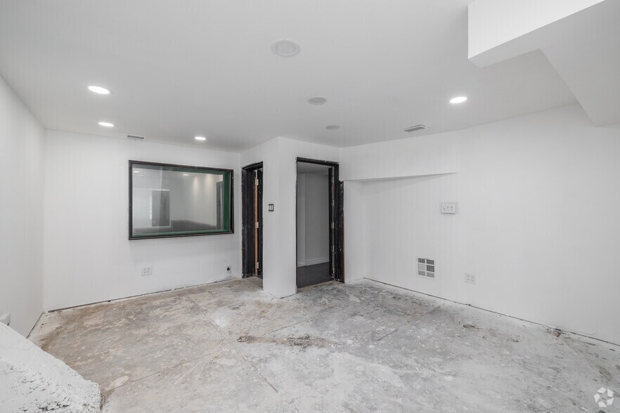 More Photos Of 1952 N Cahuenga Blvd, Los Angeles Movie Radio TVStudio For Lease