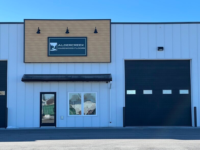 More Photos Of 3811 N Commerce Cir, Idaho Falls Light Manufacturing For Lease