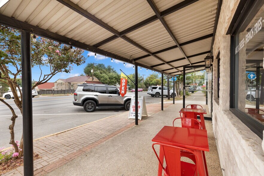 More Photos Of 409 E Main St, Fredericksburg Storefront Retail Office For Lease