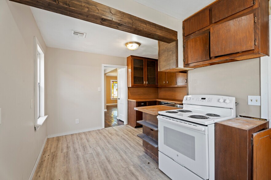 More Photos Of 300 Range St, Marshall Multifamily For Sale