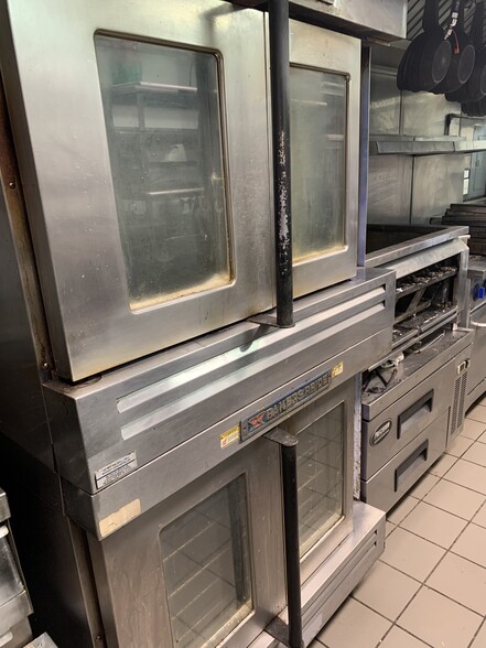 More Photos Of 307 N Broadway, Green Bay Restaurant For Sale