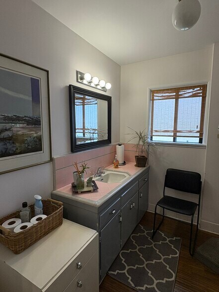 More Photos Of 612 E Glenoaks Blvd, Glendale Freestanding For Lease