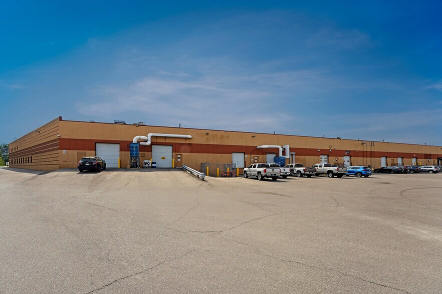 More Photos Of 1701-1719 NE Broadway St, Minneapolis Light Manufacturing For Lease