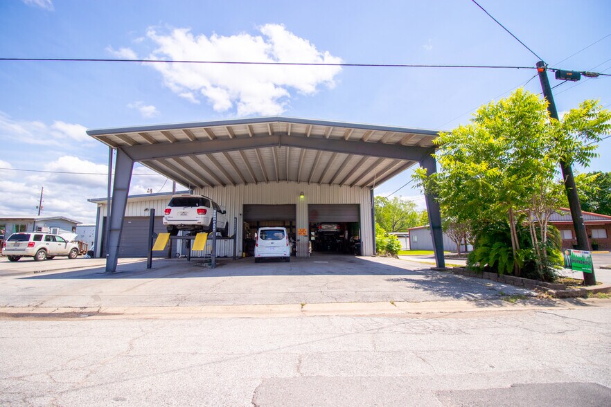 More Photos Of 539 N Frazier St, Conroe Auto Repair For Sale