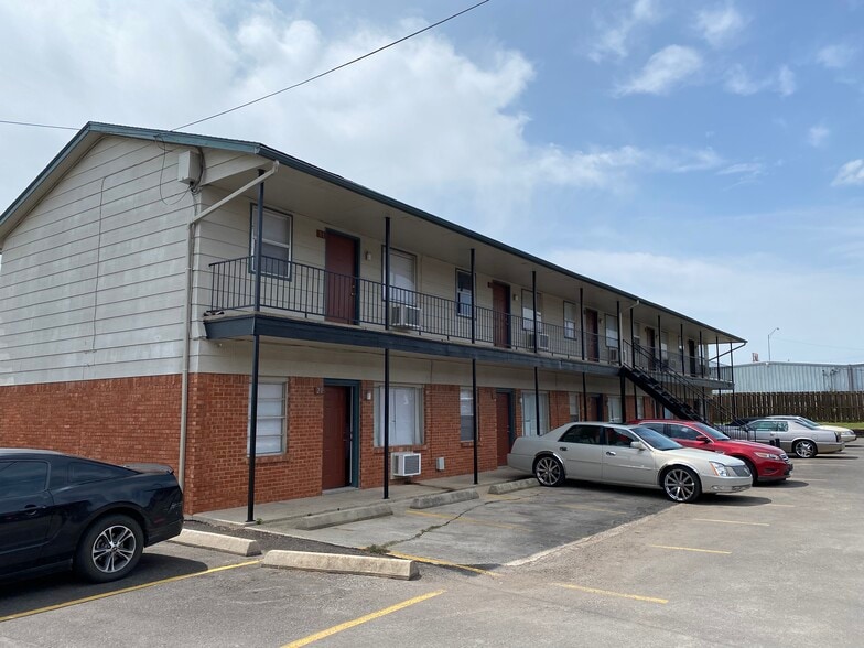 More Photos Of 2007 NW Lindy Ave, Lawton Apartments For Sale