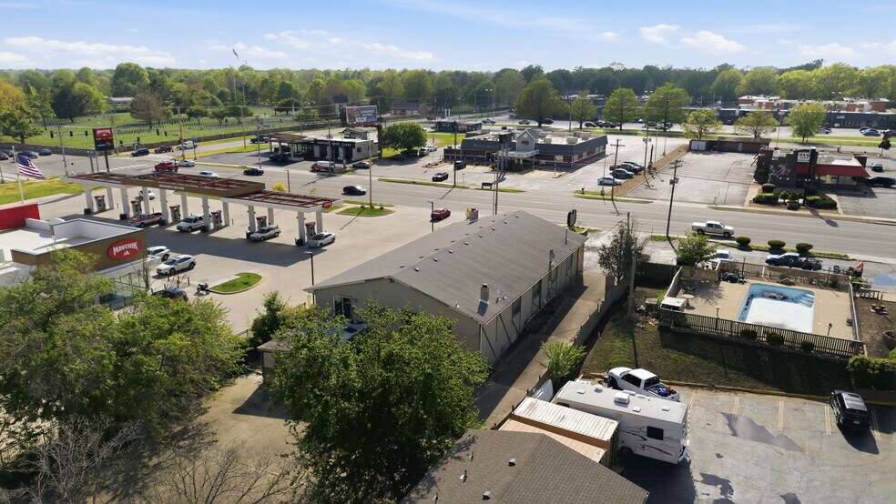 More Photos Of 2122 S Glenstone Ave, Springfield Freestanding For Sale