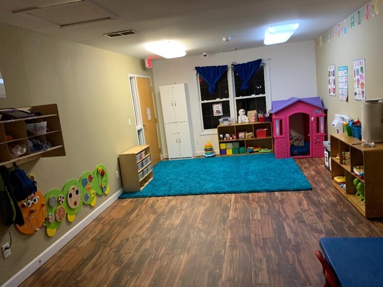 More Photos Of 5006 McEver Rd, Oakwood Daycare Center For Sale