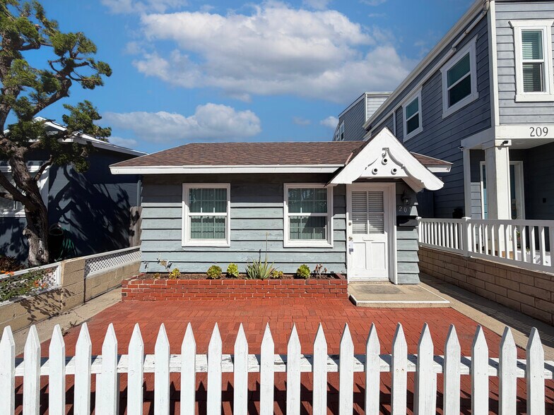 More Photos Of 207 38th St, Newport Beach Multifamily For Sale