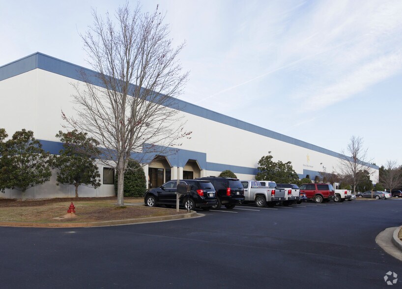 More Photos Of 375 International Park, Newnan Warehouse For Lease