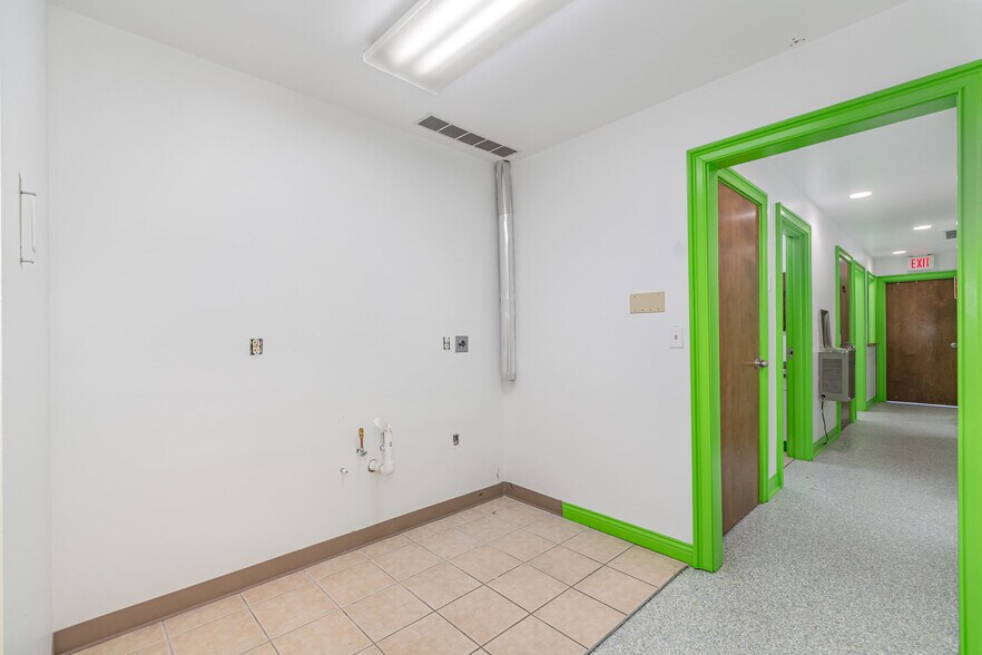 More Photos Of 6901-6909 Burlington Pike, Florence Medical For Sale