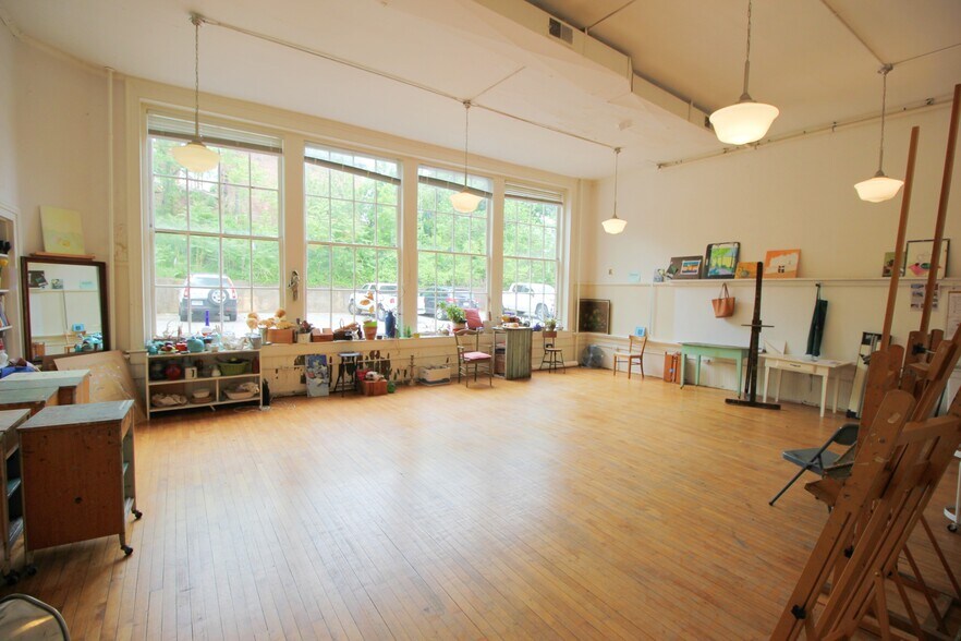 More Photos Of 217-219 W Beverly St, Staunton Storefront Retail Office For Sale