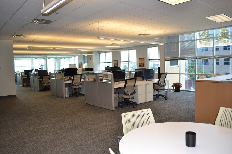 More Photos Of 245 Riverside Ave, Jacksonville Office For Lease