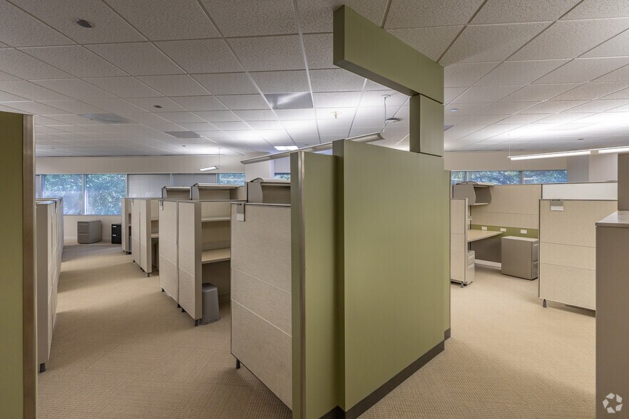 More Photos Of 11445 Compaq Center West Dr, Houston Office For Lease