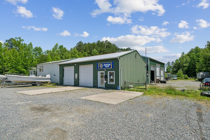 More Photos Of 1856 Buckley Hall Rd, Cobbs Creek Warehouse For Sale