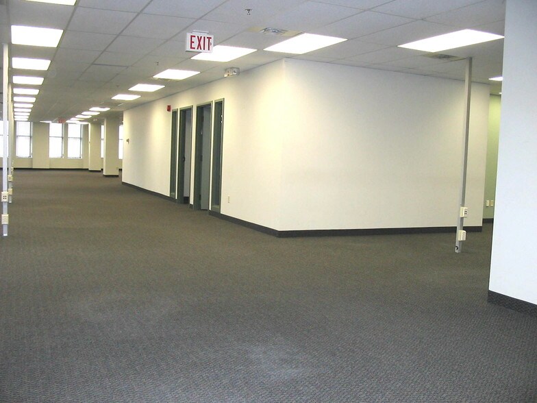 More Photos Of 259 Portage Ave, Winnipeg Office For Lease