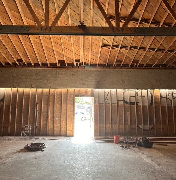 More Photos Of 540 N Western Ave, Los Angeles General Retail For Lease