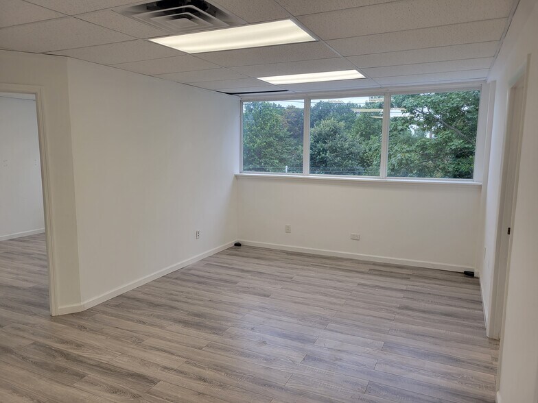 More Photos Of 15302 Baisley Blvd, Jamaica Loft Creative Space For Lease