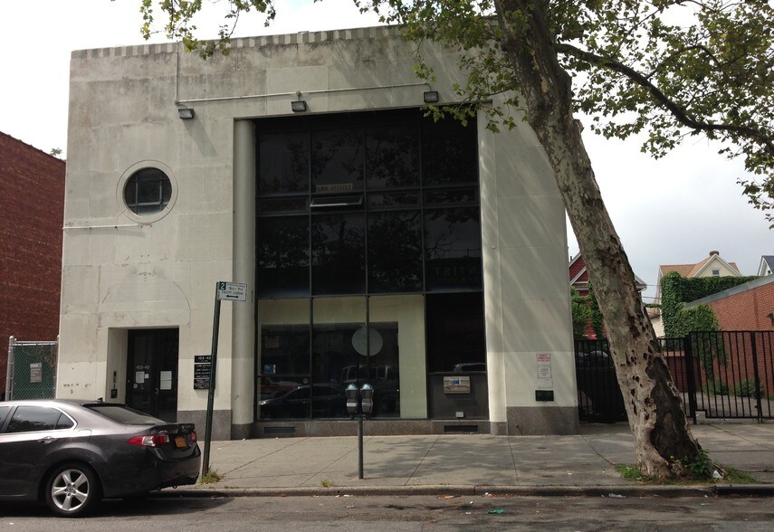 Primary Photo Of 10342 Lefferts Blvd, South Richmond Hill Bank For Lease