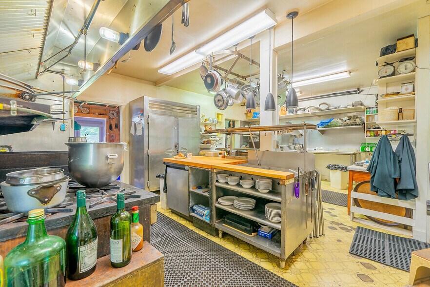 More Photos Of 5355 NY-212 Rt, Mount Tremper Hotel For Sale