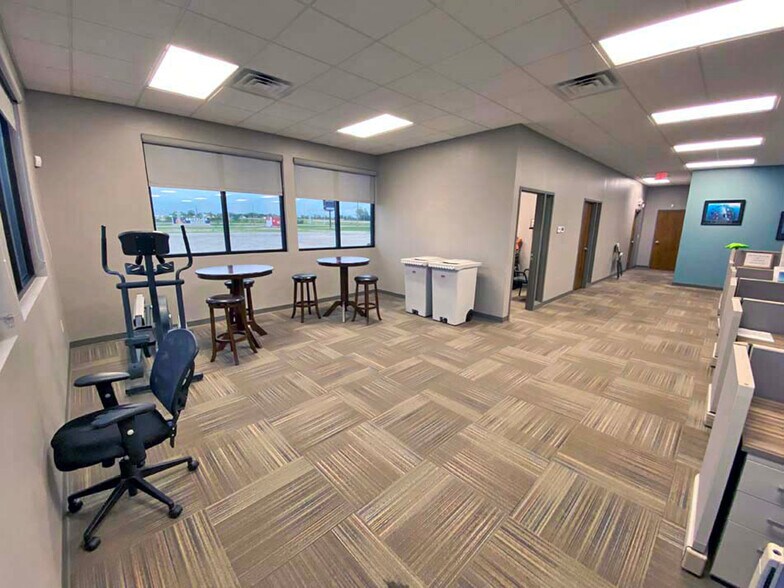 More Photos Of 2021 Goose Lake Rd, Sauget General Retail For Lease