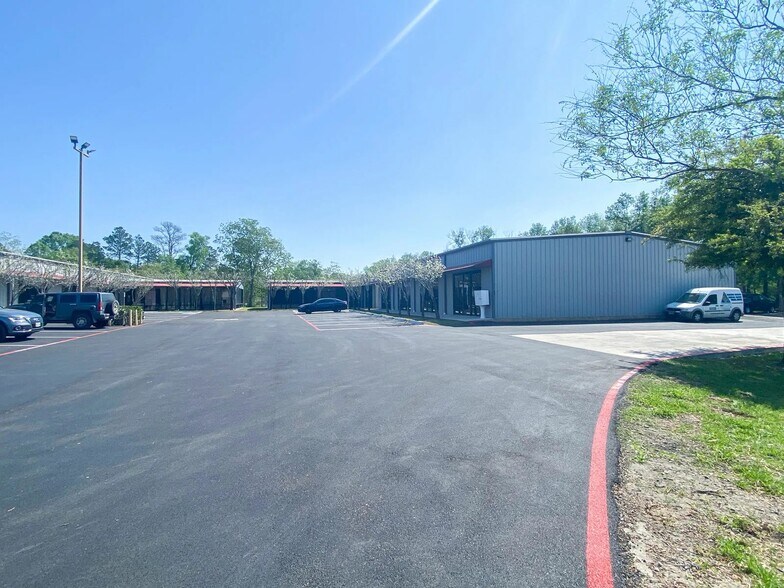 More Photos Of 16753 Donwick Dr, Conroe Warehouse For Lease