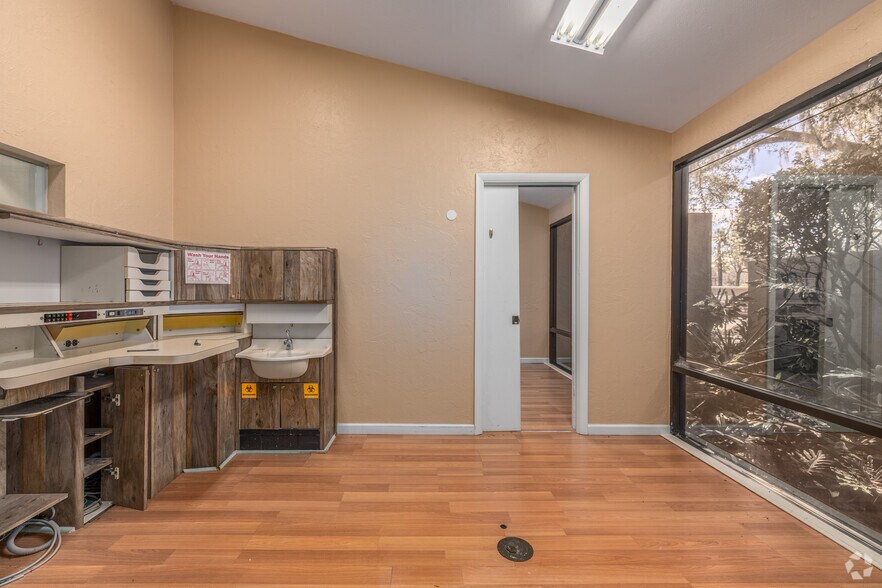 More Photos Of 1230 NW 9th Ave, Gainesville Medical For Sale