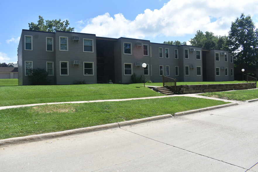 Primary Photo Of 405 N Davis St, Anamosa Apartments For Sale