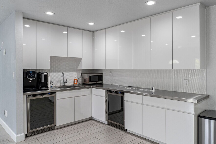 More Photos Of 17110 Gunn Hwy, Odessa Loft Creative Space For Sale