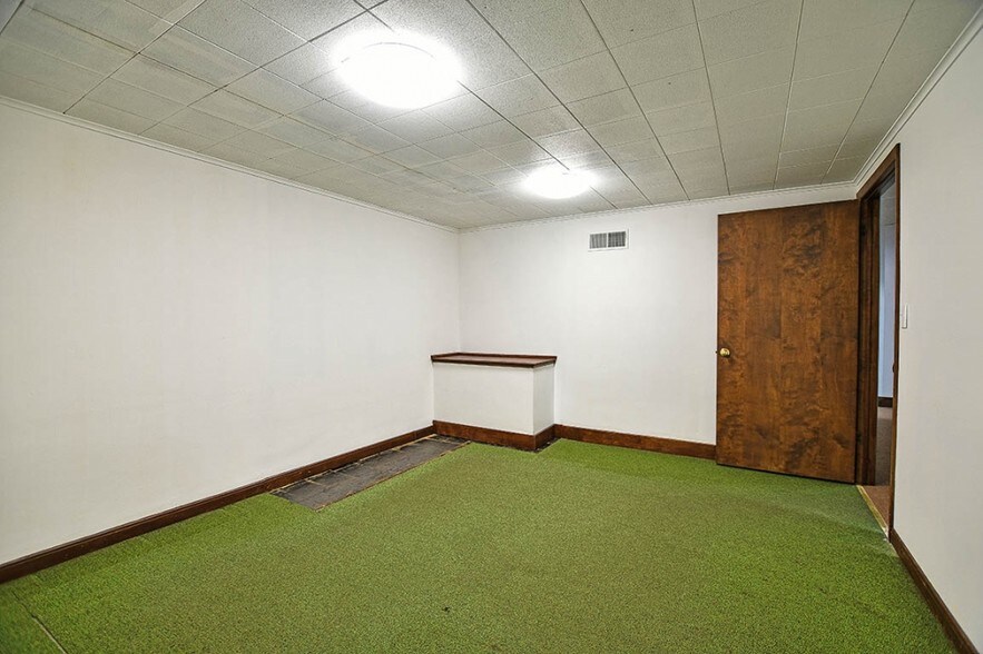 More Photos Of 1100 E South Grand Ave, Springfield Office For Sale