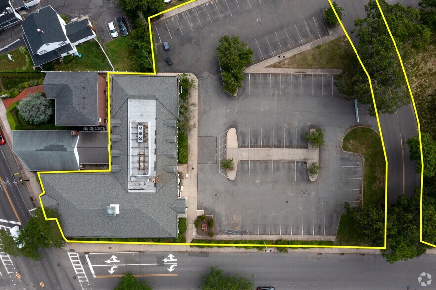 More Photos Of 160 Main St, Sayville Office For Sale