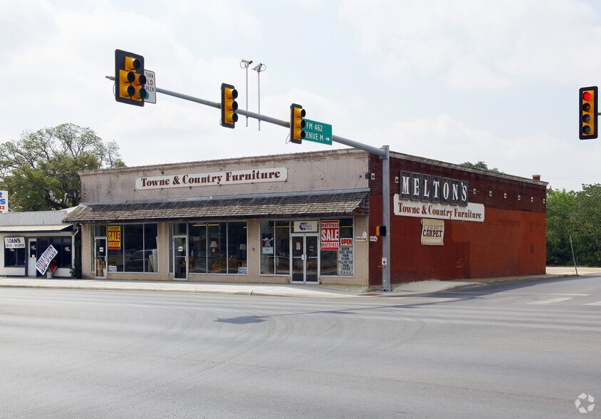 More Photos Of 1907 Avenue M, Hondo Storefront For Sale