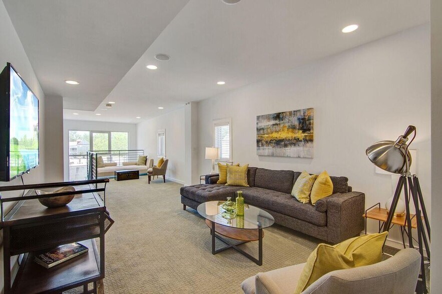 More Photos Of 487 King St, Charleston Loft Creative Space For Sale