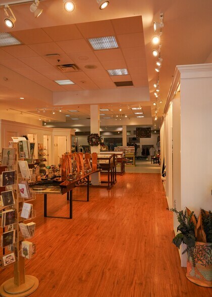 More Photos Of 199 Main St, Falmouth Storefront For Sale