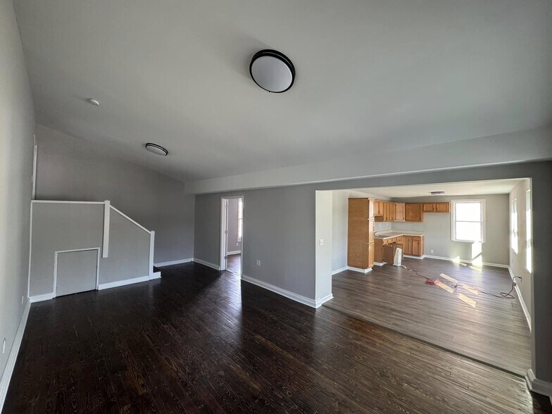 More Photos Of 201 N Court Ave, Covington Flex For Sale