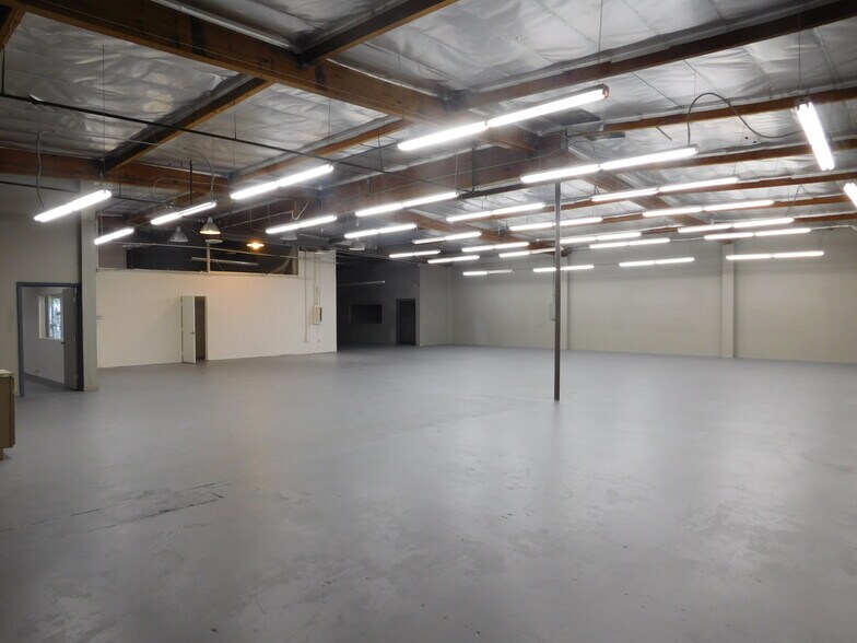 More Photos Of 1374 E 16th St, Los Angeles Warehouse For Sale