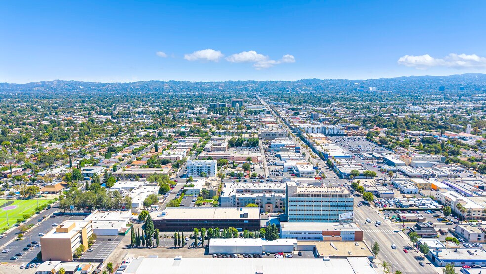 More Photos Of 6856 Van Nuys Blvd, Van Nuys Freestanding For Sale
