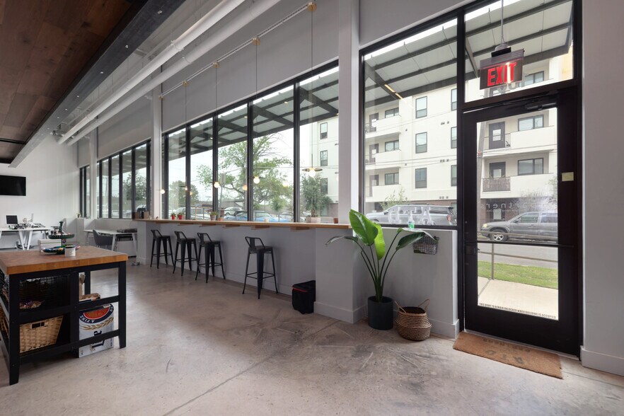 More Photos Of 1800 E 4th St, Austin Multifamily For Sale