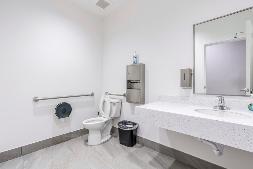 More Photos Of 1014 N Dixie Hwy, Lake Worth Beach Loft Creative Space For Sale