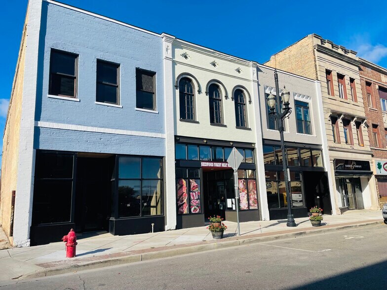 More Photos Of 5816 6th Ave, Kenosha Restaurant For Sale